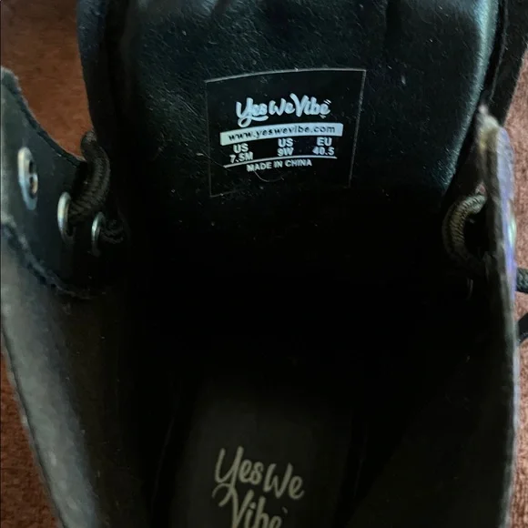 Women’s Yes We Vibe Butterfly Boots - Picture 3 of 6